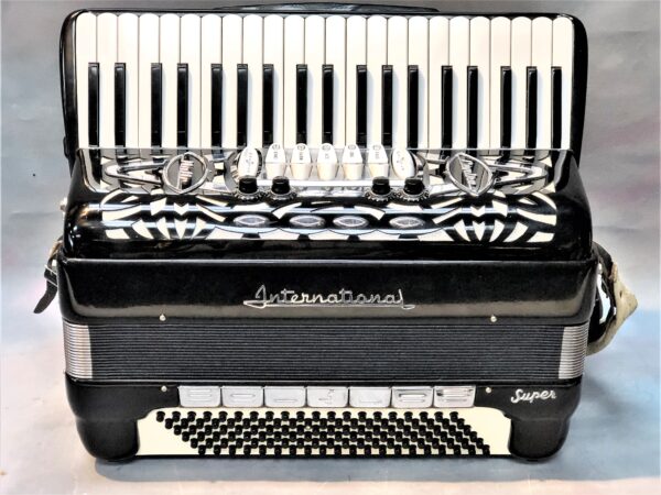 INTERNATIONAL CENTRO MATIC – SOLD! – Romagnoli Accordion Co.