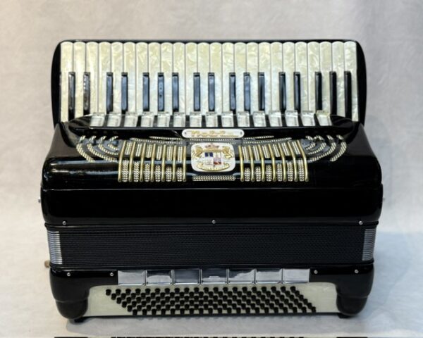 NOBLE ACCORDION 4-REED #CLUN28